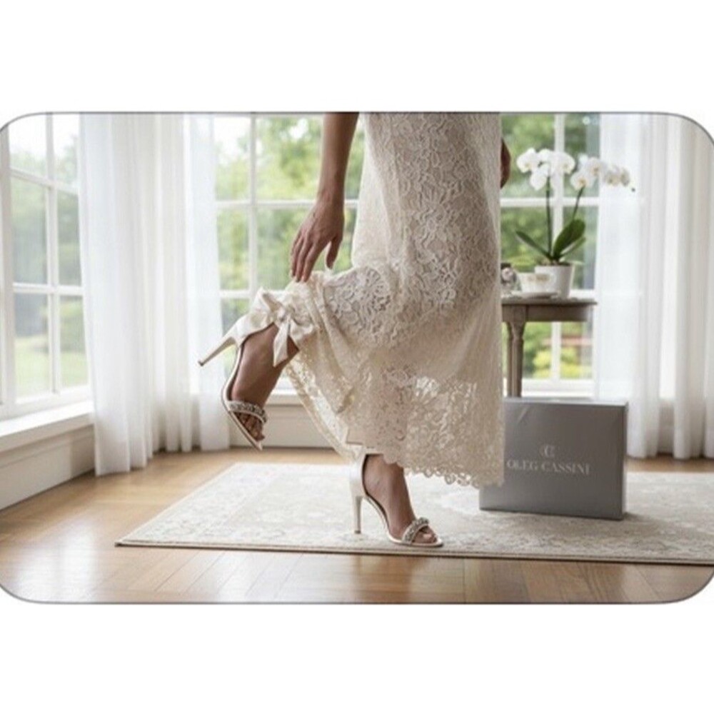 Oleg Cassini Melania Ivory Satin Rhinestone Bow Bridal Heels Size 7
